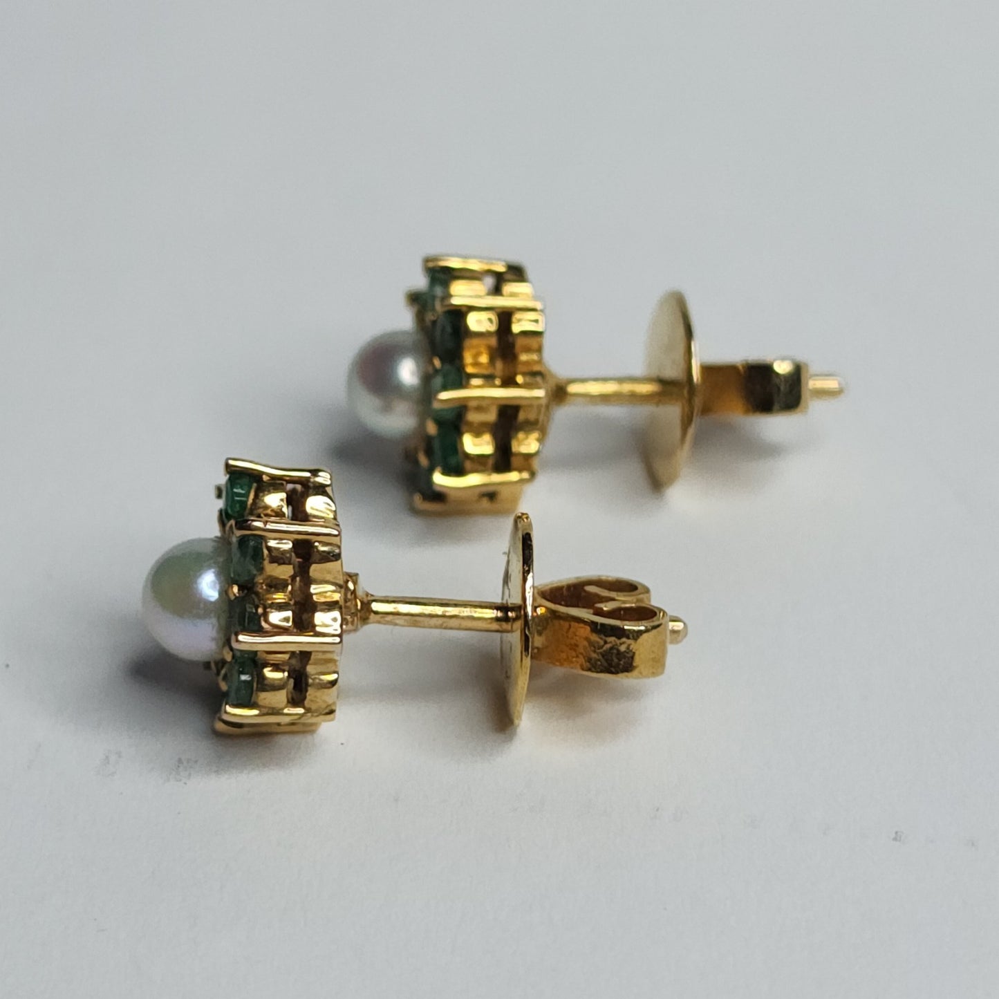 14K Yellow Gold Earrings White Pearls Flower Green Stones Stud 9mm 585
