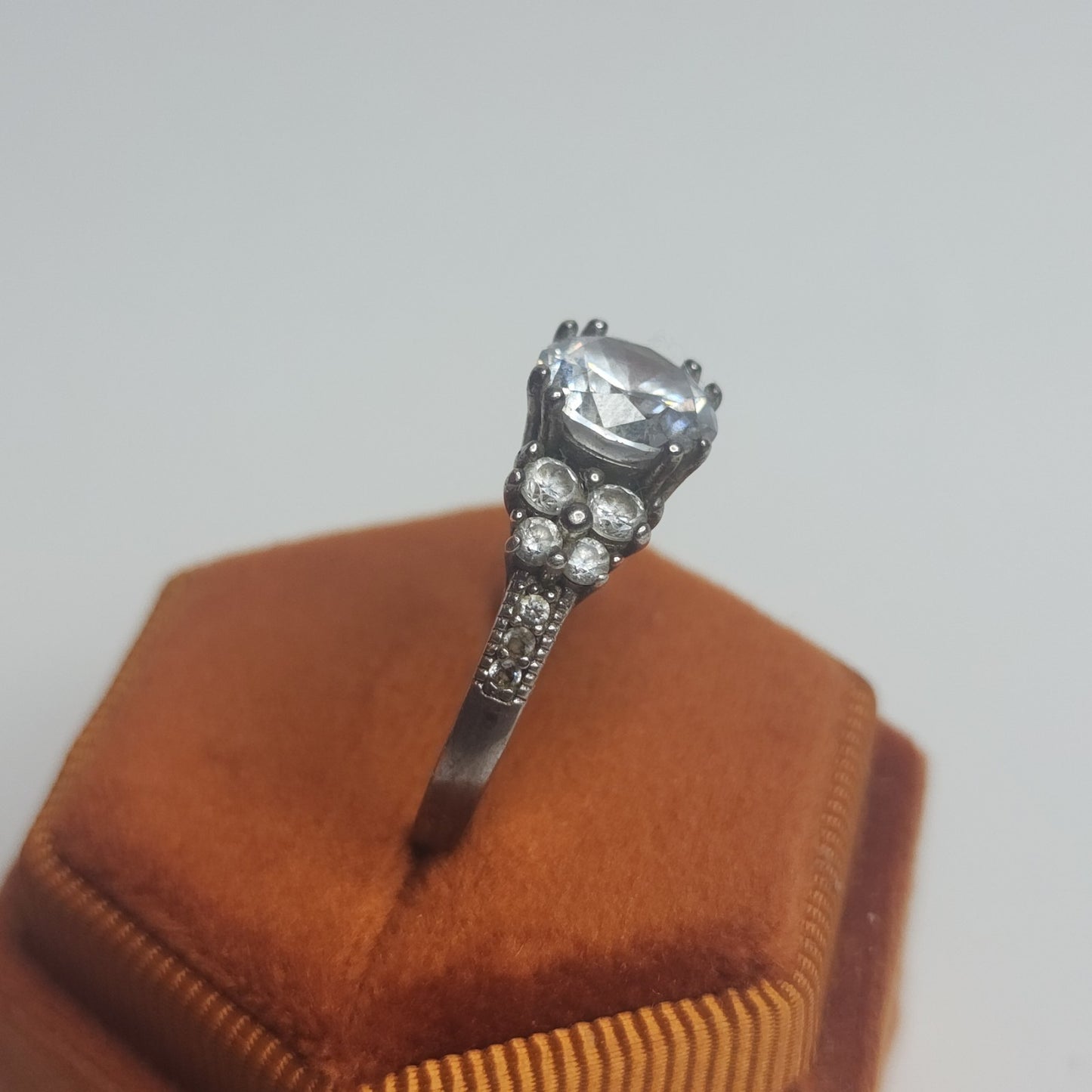 925 Sterling Silver Round Center Statement Cocktail Ring Size 7 Elegant Jewelry