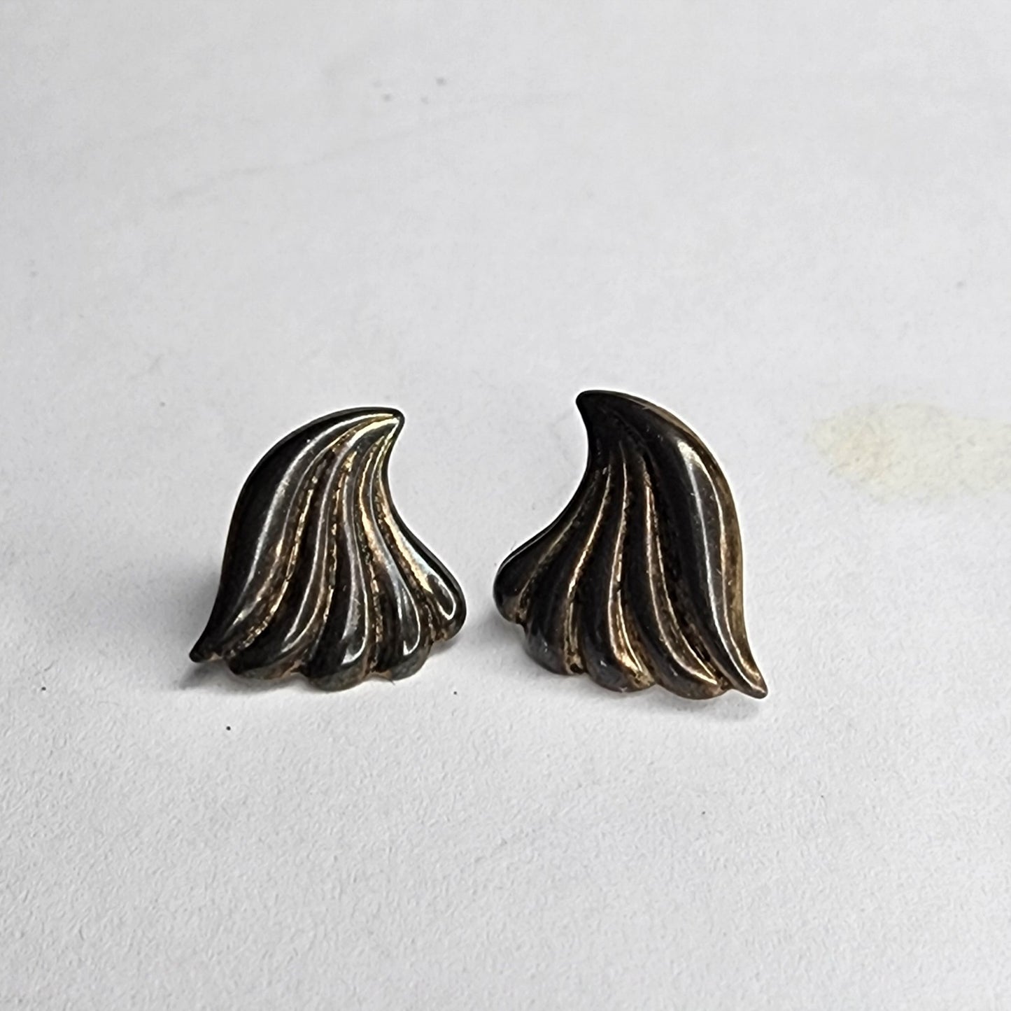 Vintage Sterling Silver 925 Ribbed Curved Fan Wings Triangle Stud Post Earrings