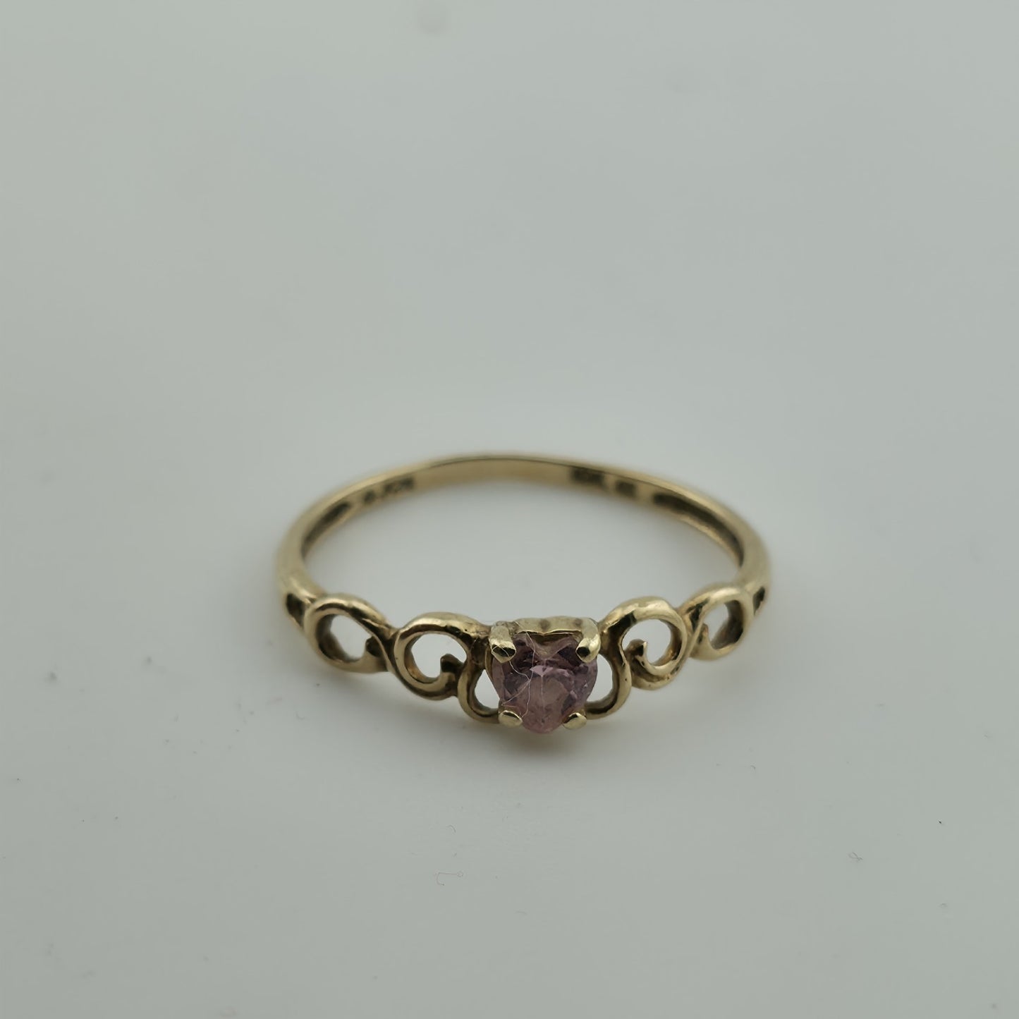 10K Yellow Gold Ring Heart Shaped Pink CZ Stone Size 7.5 1g Vintage