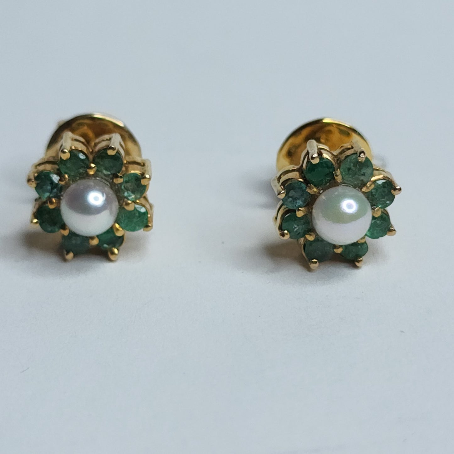 14K Yellow Gold Earrings White Pearls Flower Green Stones Stud 9mm 585