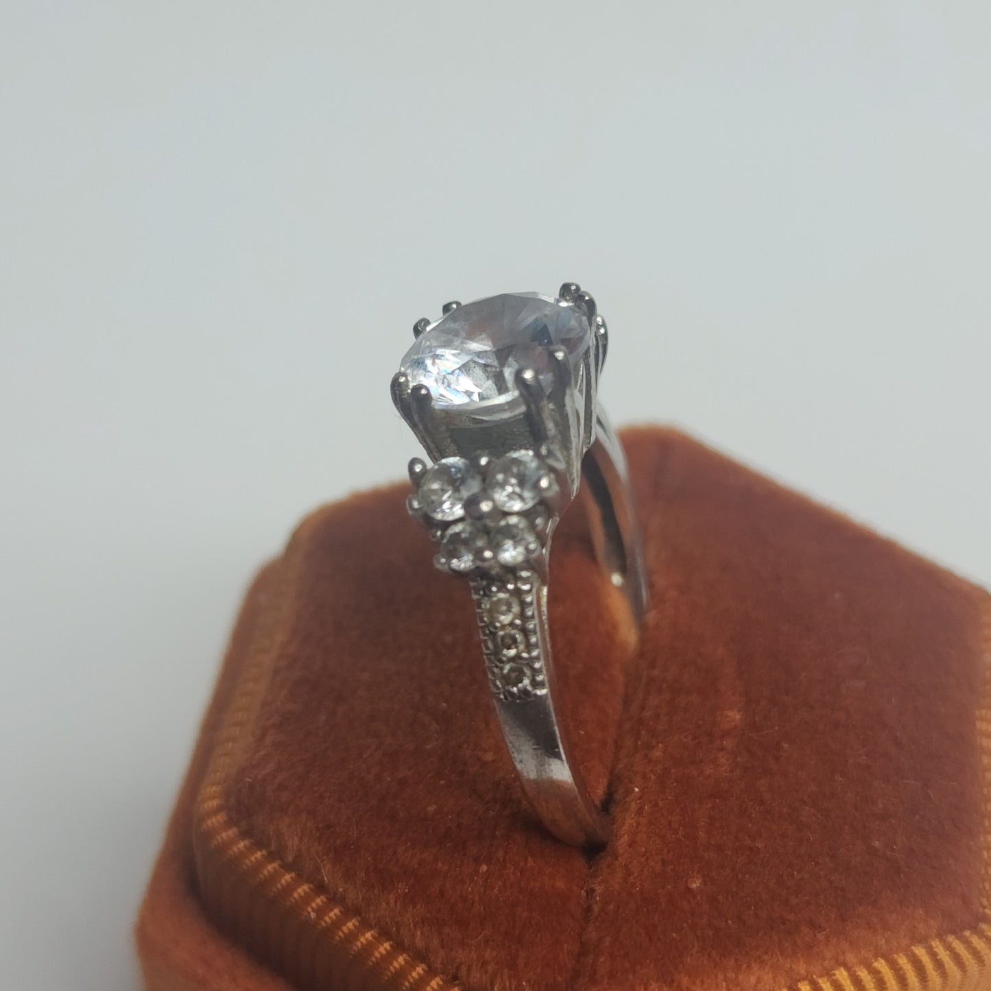 925 Sterling Silver Round Center Statement Cocktail Ring Size 7 Elegant Jewelry