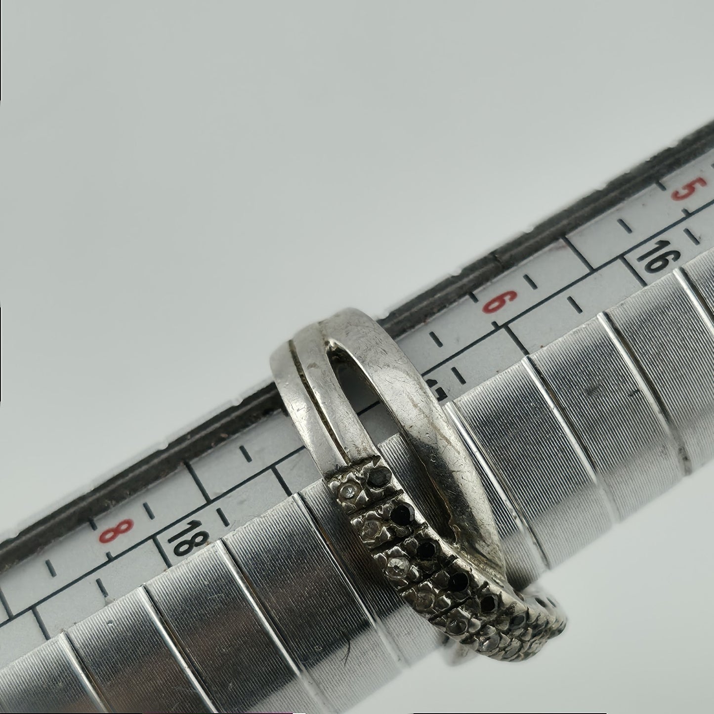 NF Sterling Silver Ring 925 Intertwined Crossover white black Stones Size 7