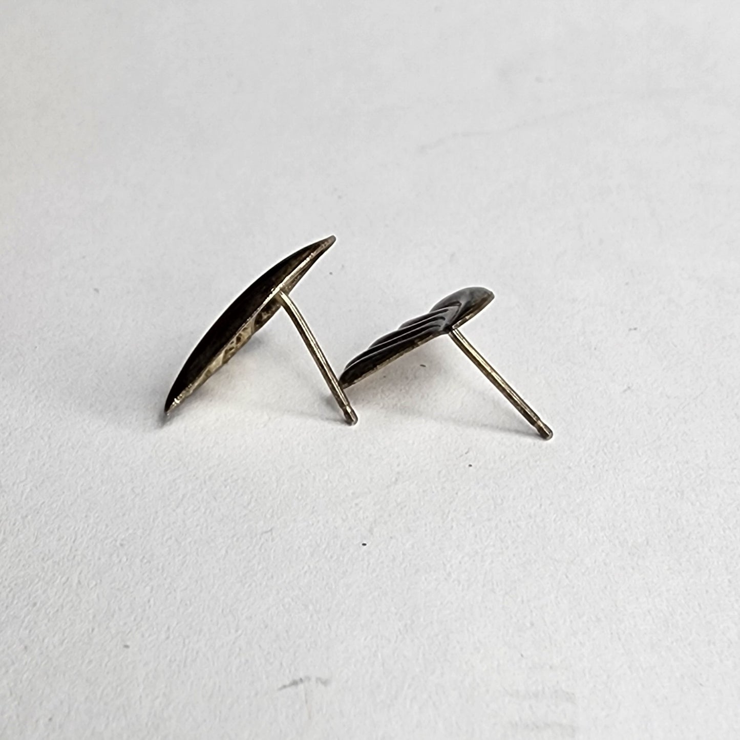 Vintage Sterling Silver 925 Ribbed Curved Fan Wings Triangle Stud Post Earrings