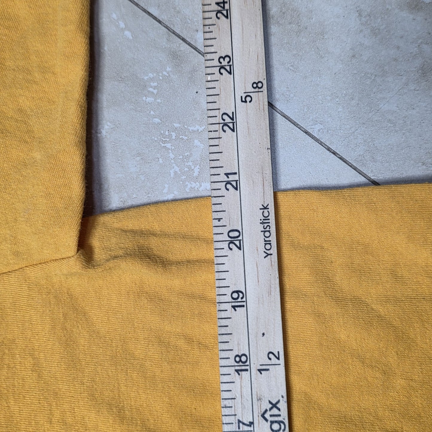 Rare Vintage Nike T-Shirt Men’s Medium Yellow Embroidered Swoosh 90s 2000s USA