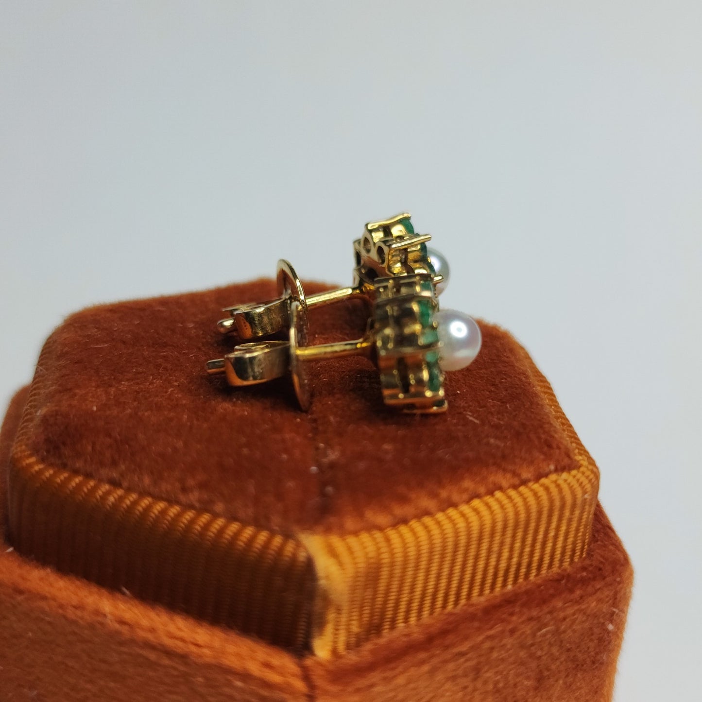 14K Yellow Gold Earrings White Pearls Flower Green Stones Stud 9mm 585