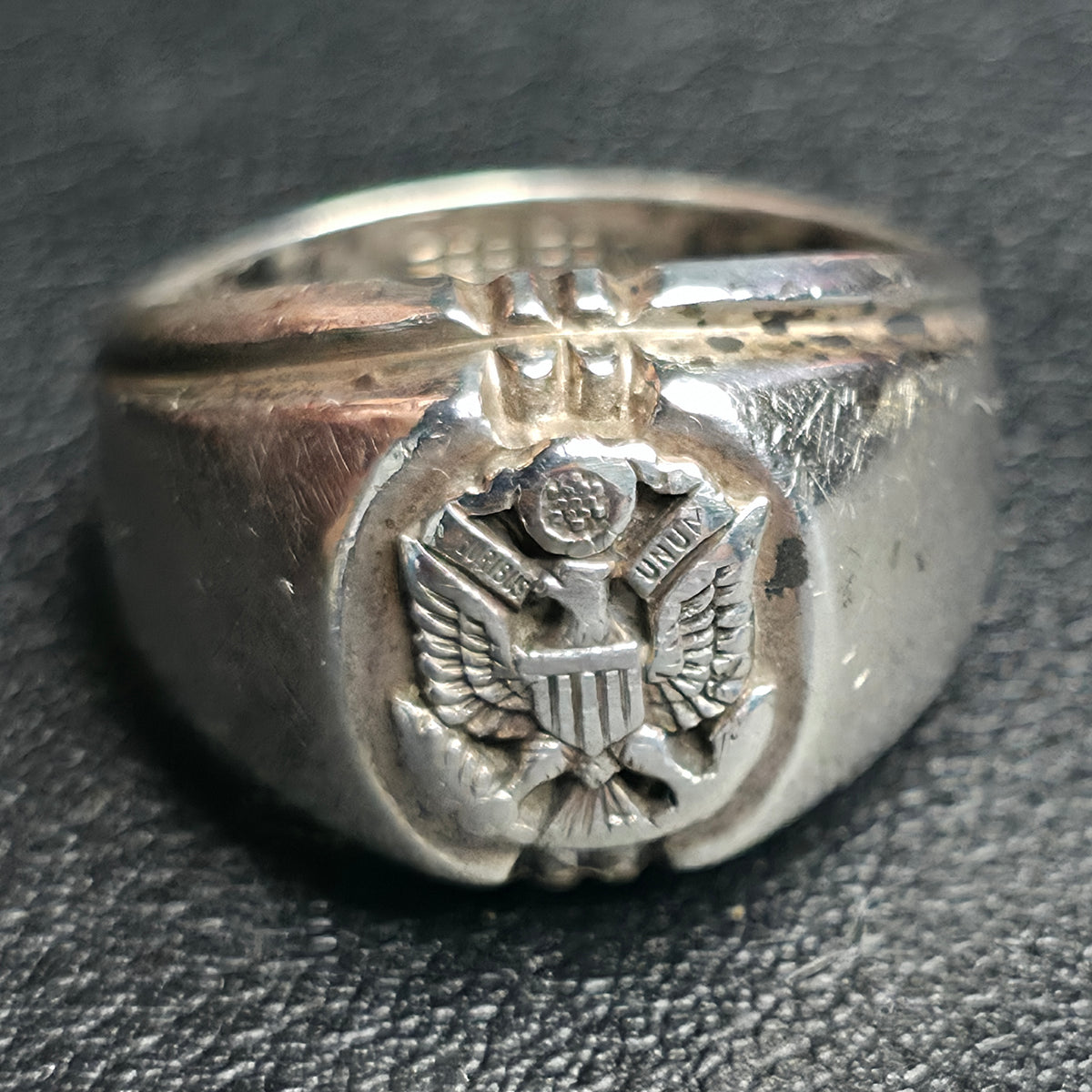 Vintage 925 Sterling Silver Military US Army Eagle Crest Signet Ring Sz 8.5 Dee Bee