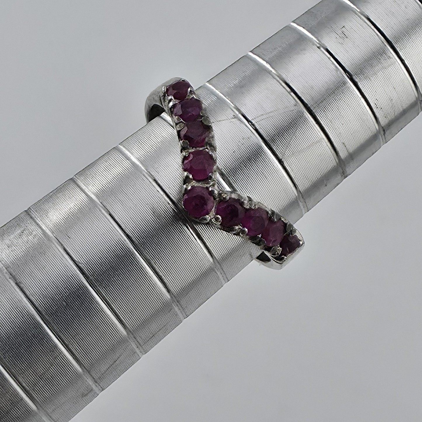 Vintage Sterling Silver Chevron Ring Red Stones V Band Size 6.25 925 Jewelry
