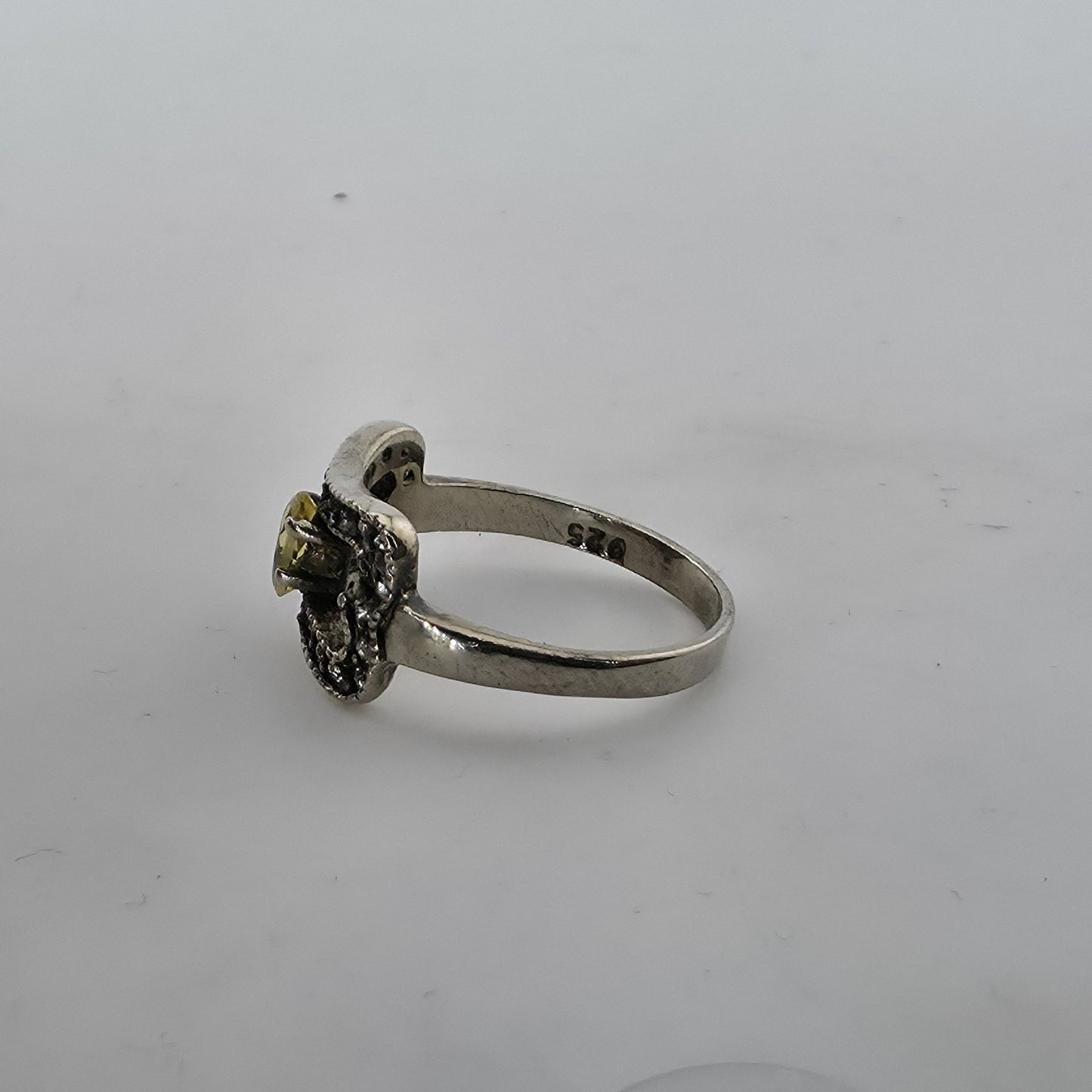 925 Sterling Silver Yellow Stone Open Bow Ring Vintage Gothic Size 6 Jewelry