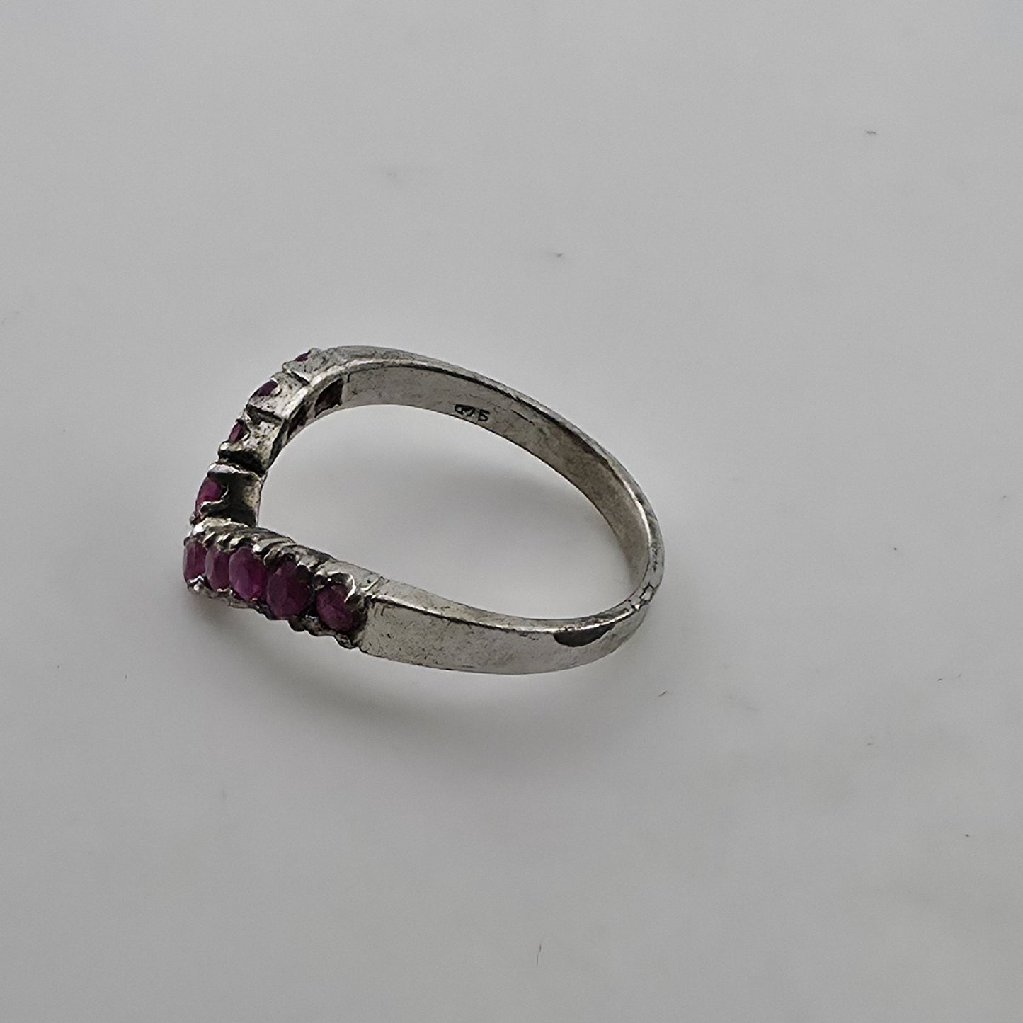 Vintage Sterling Silver Chevron Ring Red Stones V Band Size 6.25 925 Jewelry