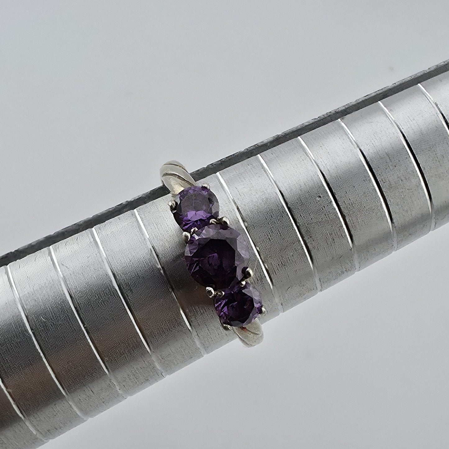 STERLING Silver RING 3 AMETHYST STONES Twist Band SZ 9 NF