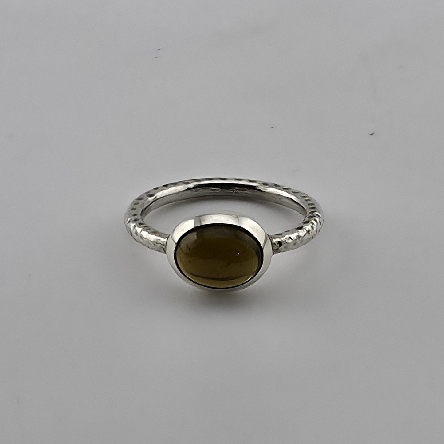 Sterling Silver 925 Amber Cabochon Ring Hammered Band Size 7.5