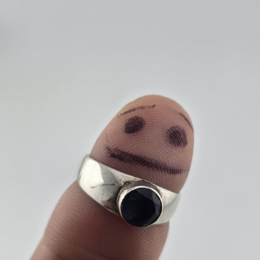 Sterling Silver Ring Dark Blue Stone Bezel Set Size 5.5 Vintage Minimalist Cute