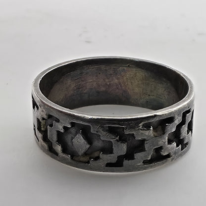 Vintage Sterling Silver Southwestern Cutout Band Ring Size 7.5 Geometric Jewelry