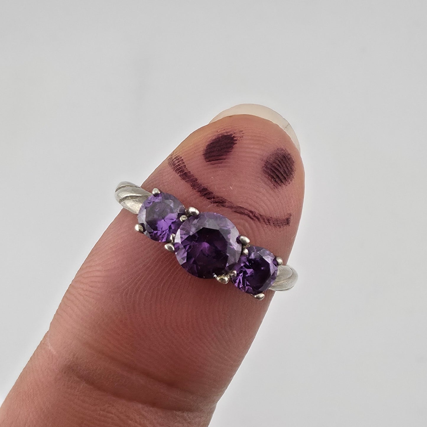 STERLING Silver RING 3 AMETHYST STONES Twist Band SZ 9 NF