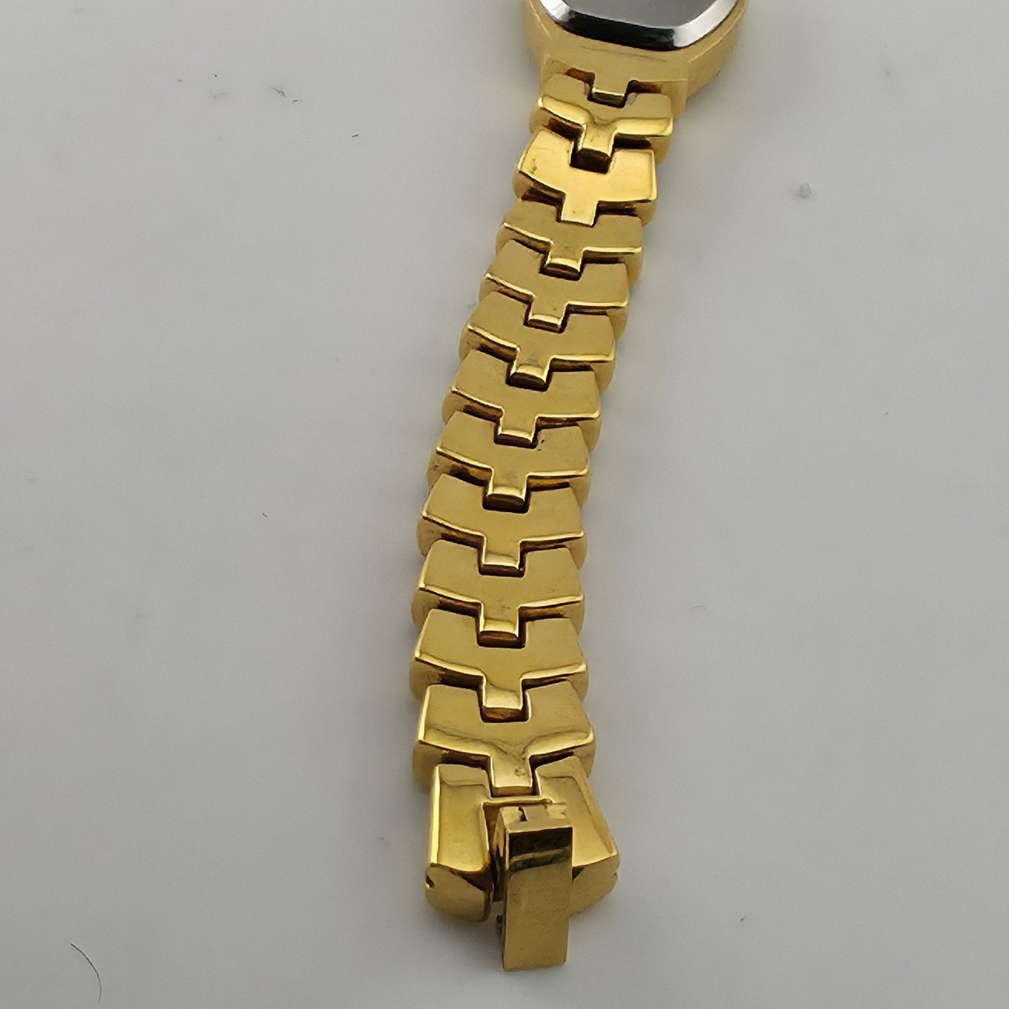 Main Line Time Quartz Watch Gold Tone Black Bracelet Tested Working 7"