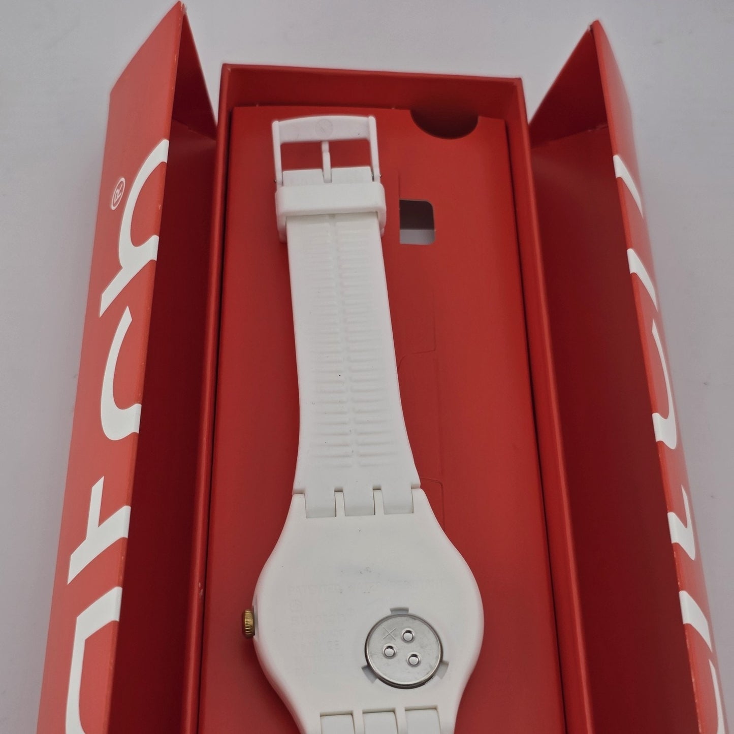 New Limited Swiss Swatch SILIWHITE SUOW158 White Gold 41mm Silicone Watch NIB