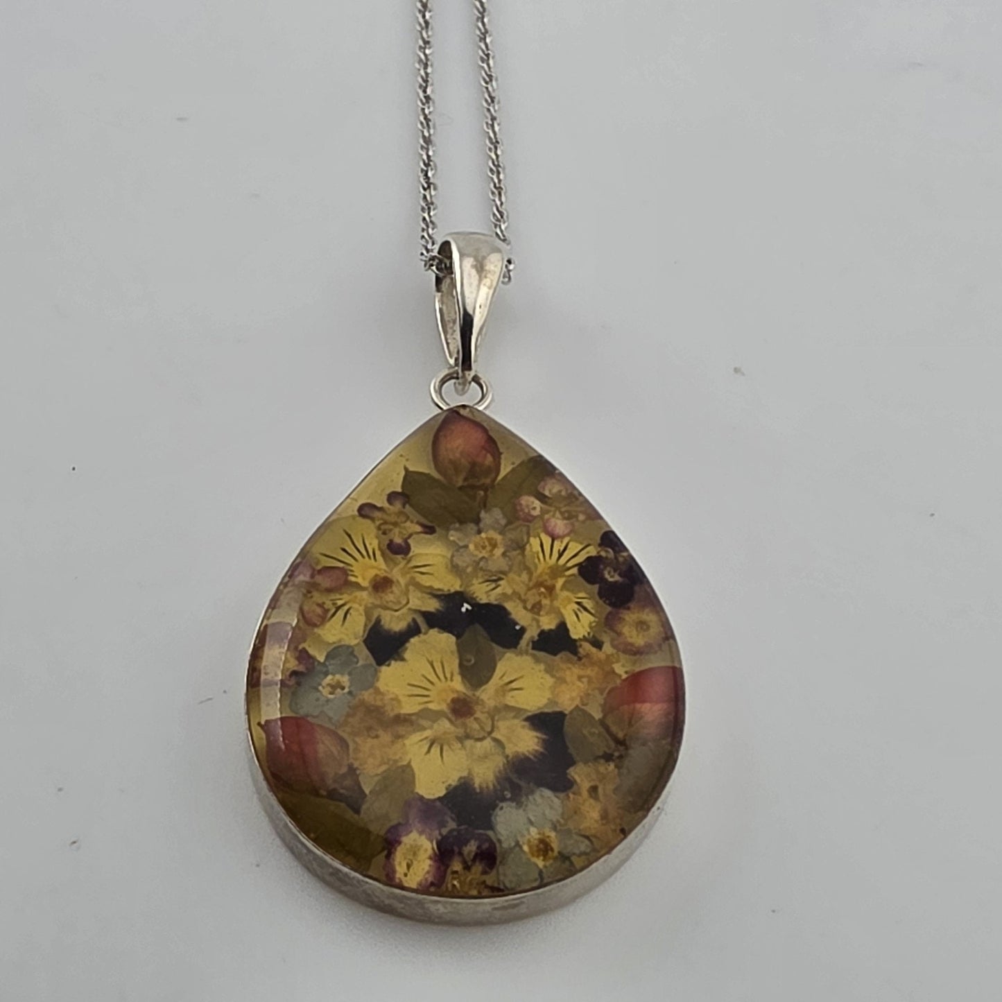 Vintage ATI Mexico 925 Sterling Silver Pressed Flower Resin Pendant Necklace 18