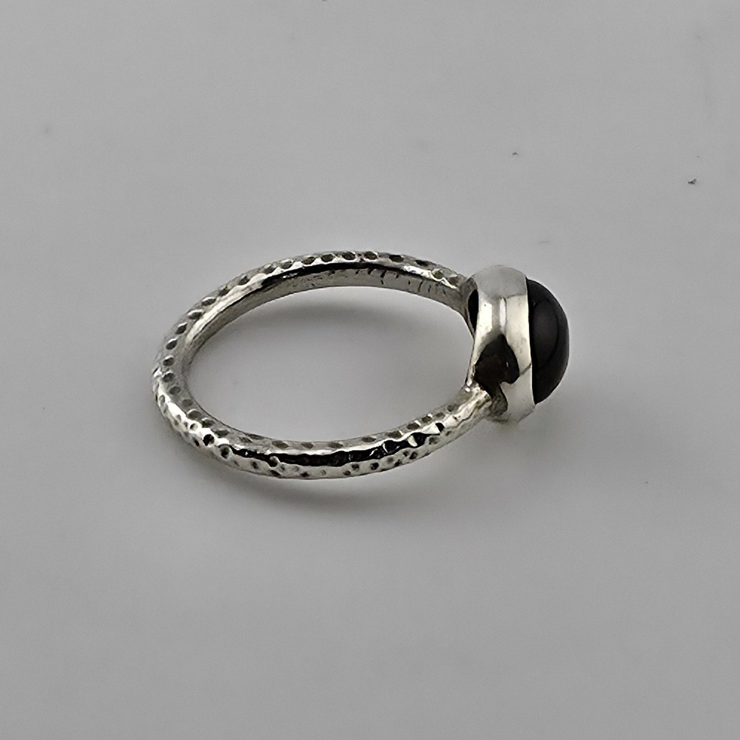 Sterling Silver 925 Amber Cabochon Ring Hammered Band Size 7.5