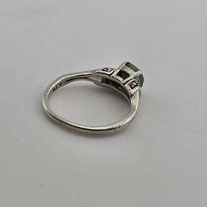 Sterling Silver Ring Green Stone 925 Size 6.5
