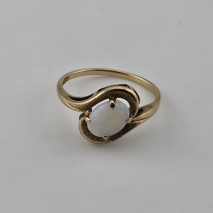 10K Yellow Gold Opal Ring Vintage Oval Cabochon Swirl Setting Size 6.25