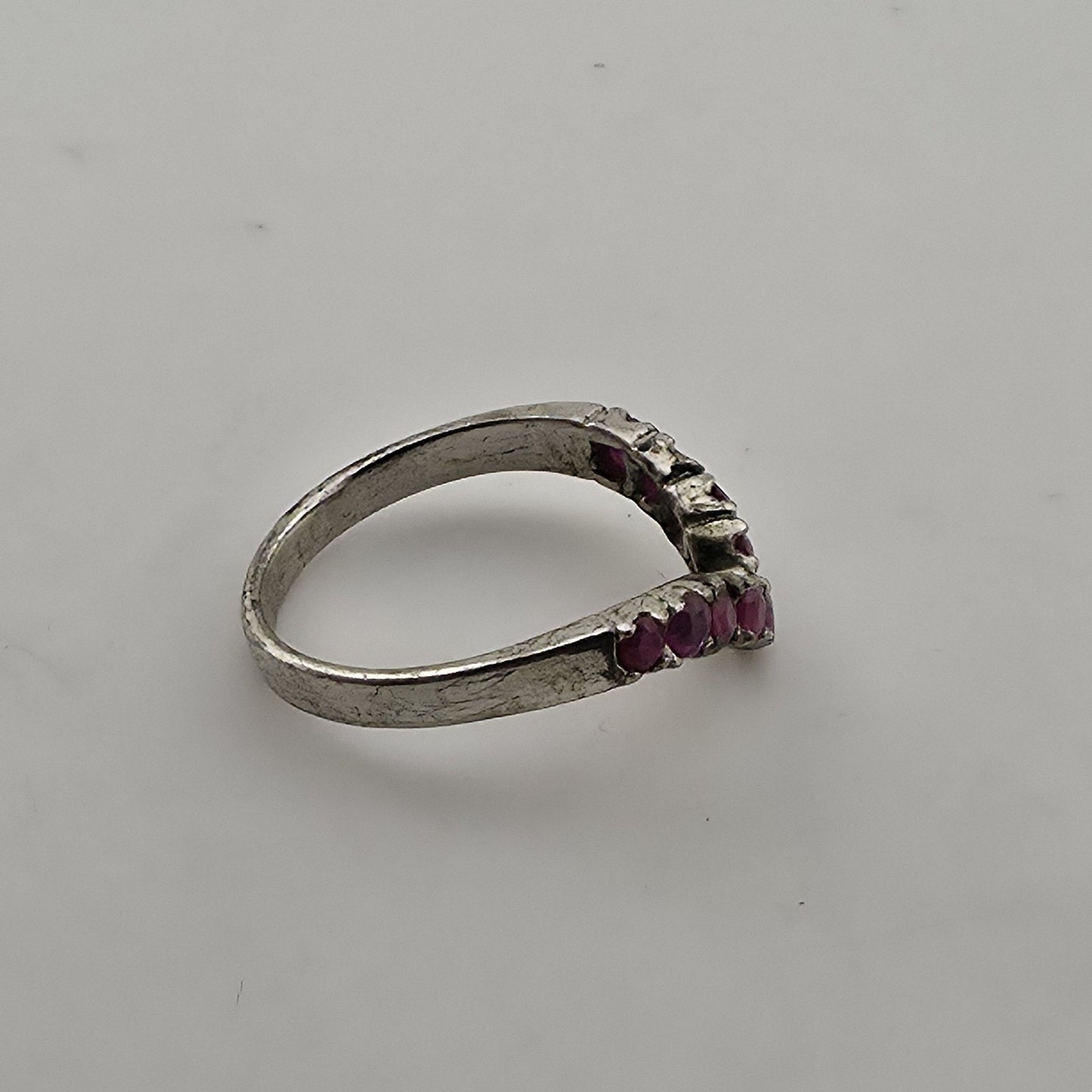 Vintage Sterling Silver Chevron Ring Red Stones V Band Size 6.25 925 Jewelry