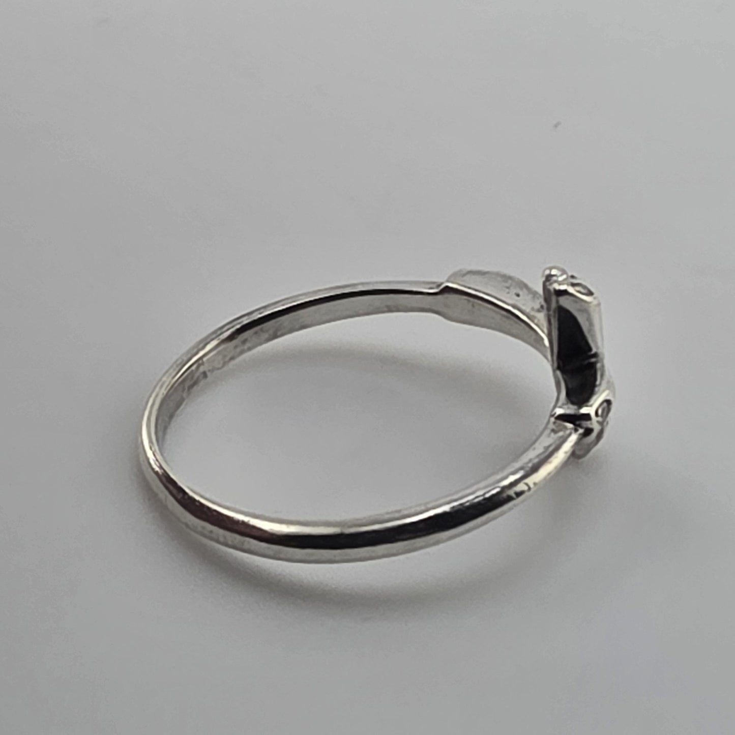 925 Sterling Silver Cross Ring Size 8 Clear Stones Dainty Religious Hearts Band