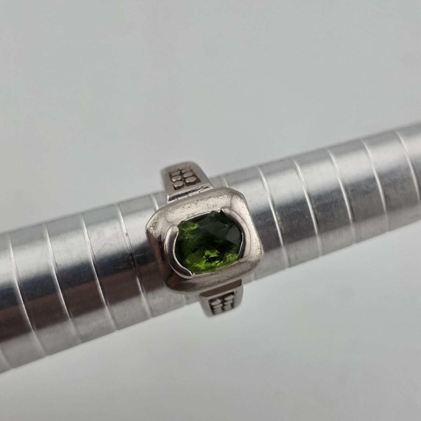 .925 Sterling Silver Ring  Oval Cut  Green Stone Solitaire Vintage Size 6.5