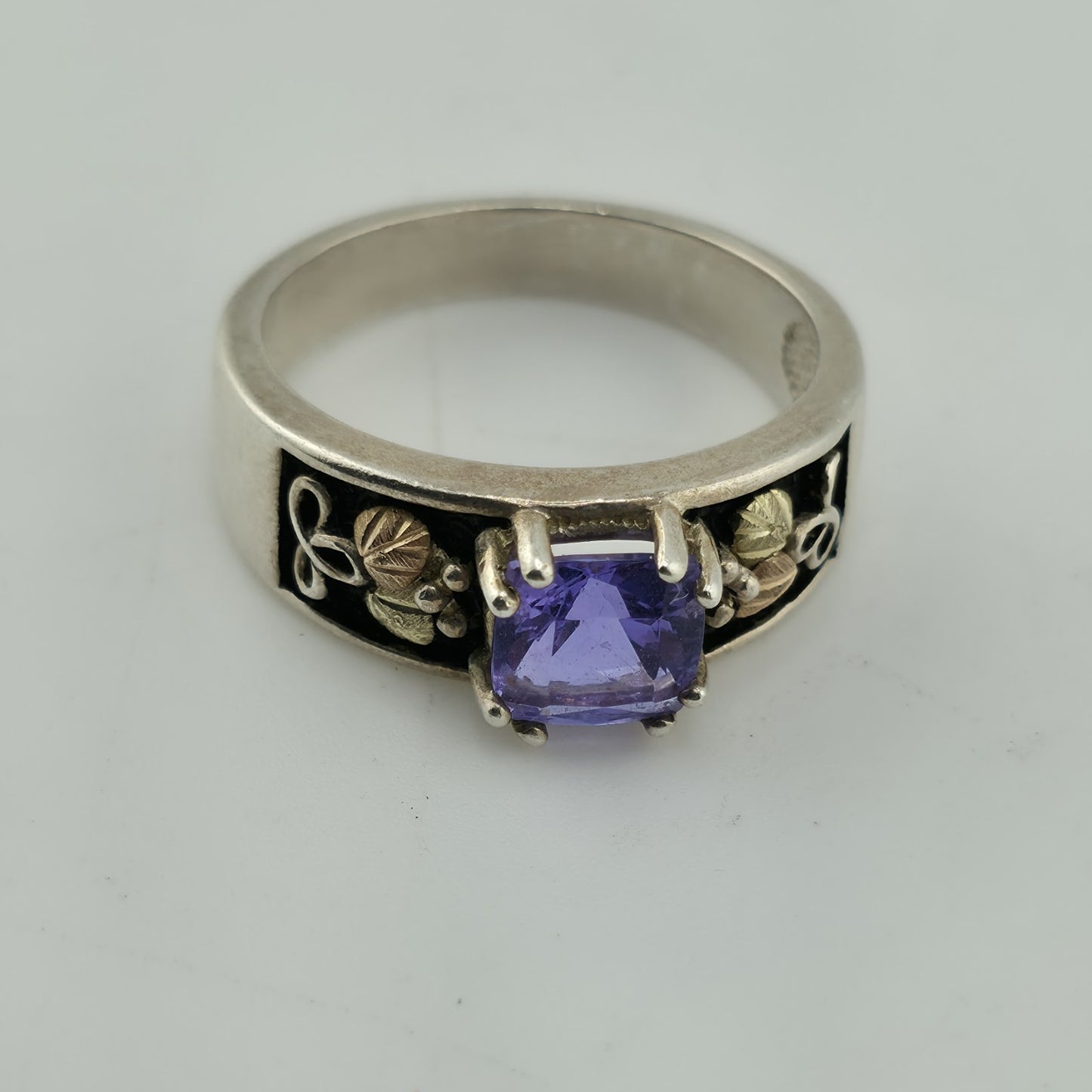 Black Hills Gold Ring Amethyst sterling silver 12k Gold Leaves Size 10 Vintage