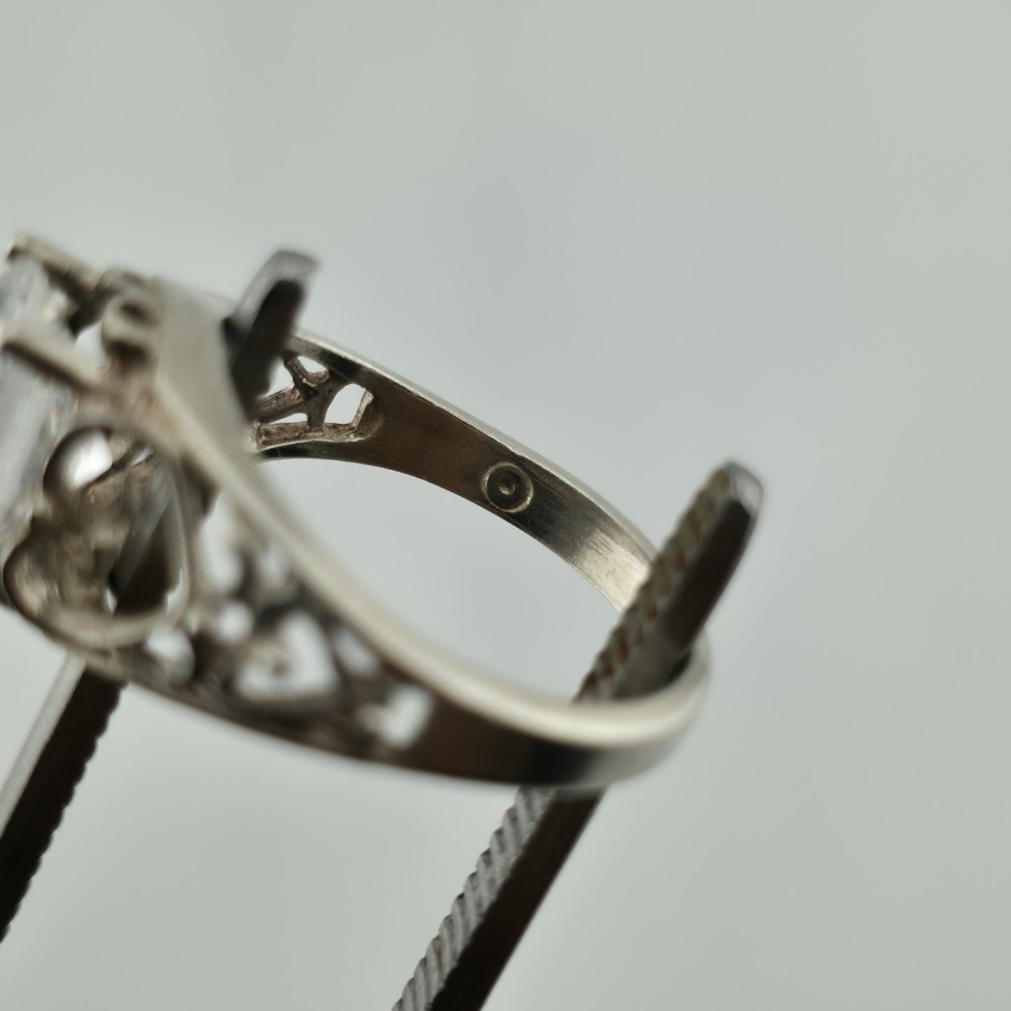 Chateau D'Argent Ring 2.5ct Zirconia Sterling Silver 6.75 Vintage HeartOpen Work