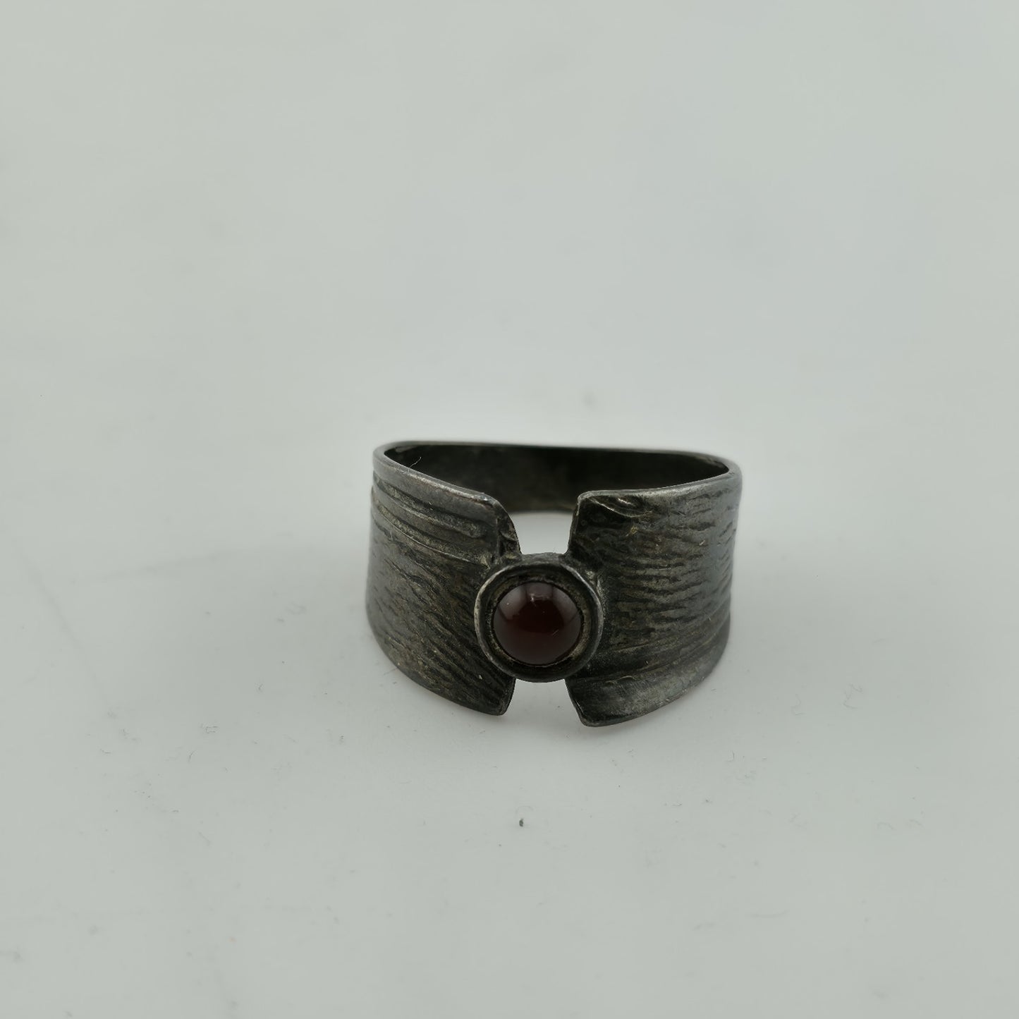 Sterling Silver Ring 925 Tapered Band Size 8 Red Stone Vintage Gothic