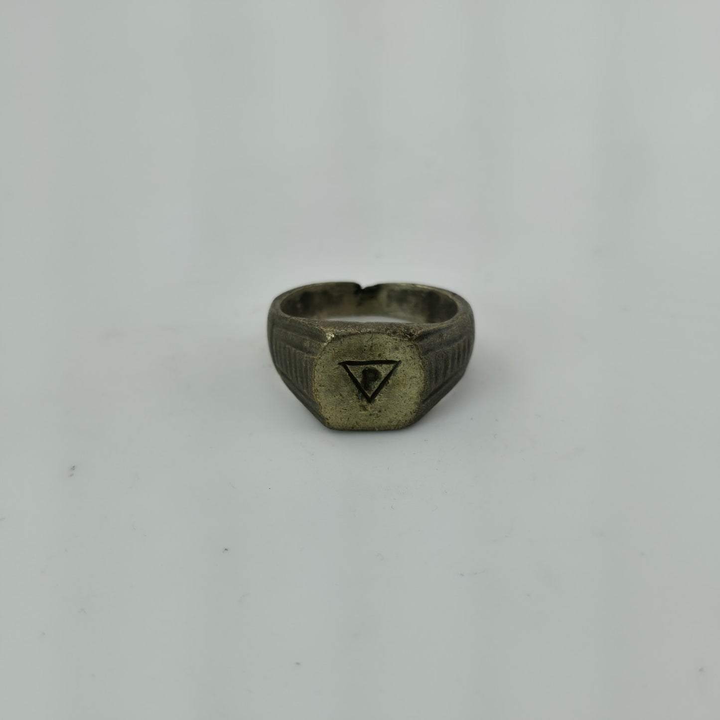 WWII Poland “P” Signet Ring Brass Size 10 Heavy Wear Wartime Military Jewelry bg