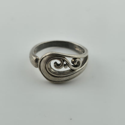Sterling Silver Ring 925 Thailand Ring Size 9 Vintage Raised scroll  swirl motif