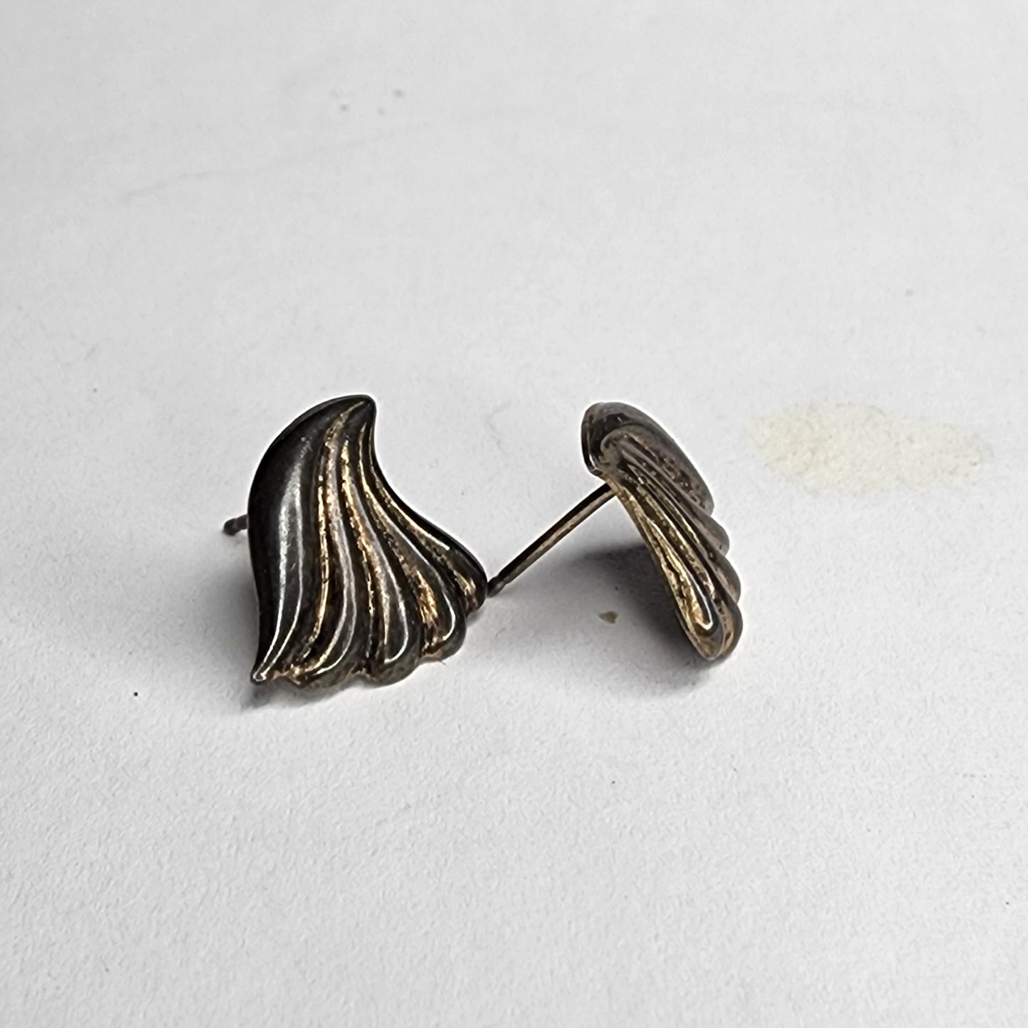 Vintage Sterling Silver 925 Ribbed Curved Fan Wings Triangle Stud Post Earrings