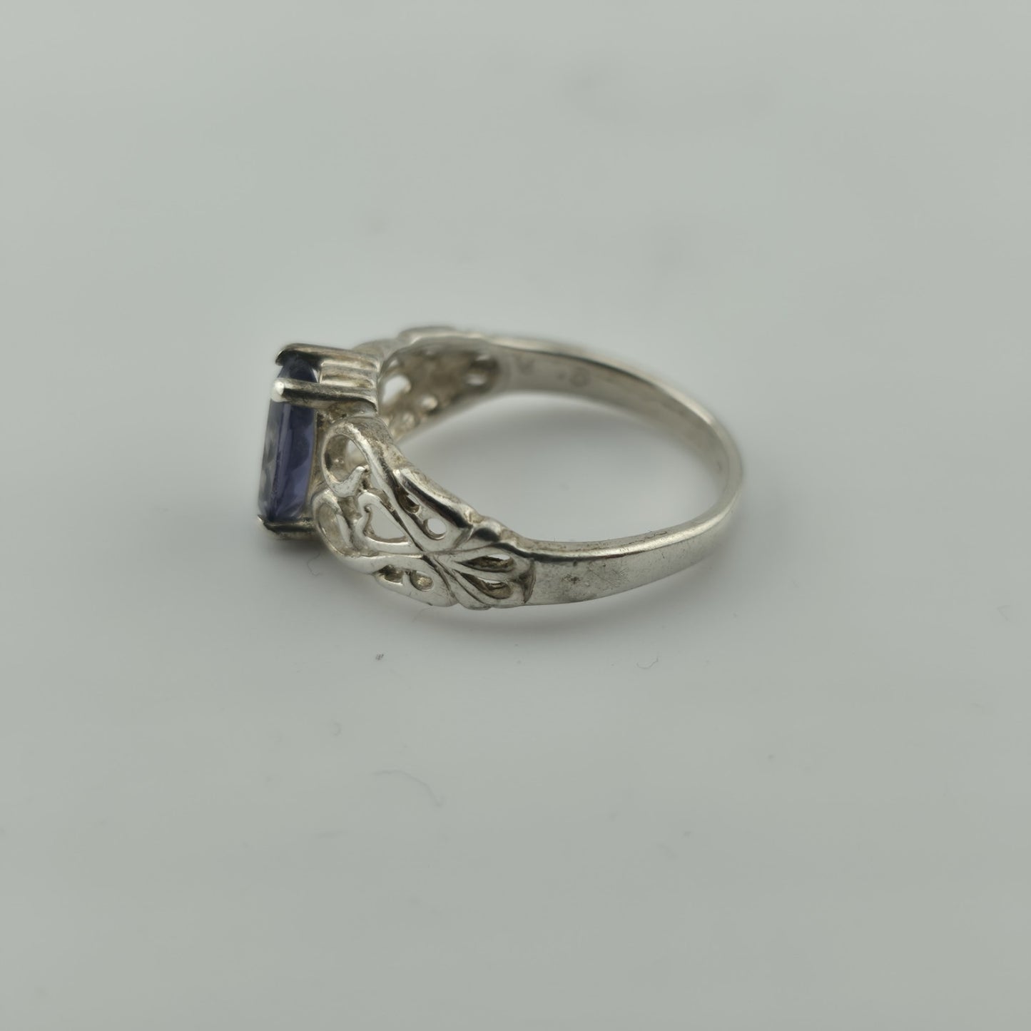 sterling silver Ring Purple amethyst Oval Stone Filigee Open Work Band size 5.25