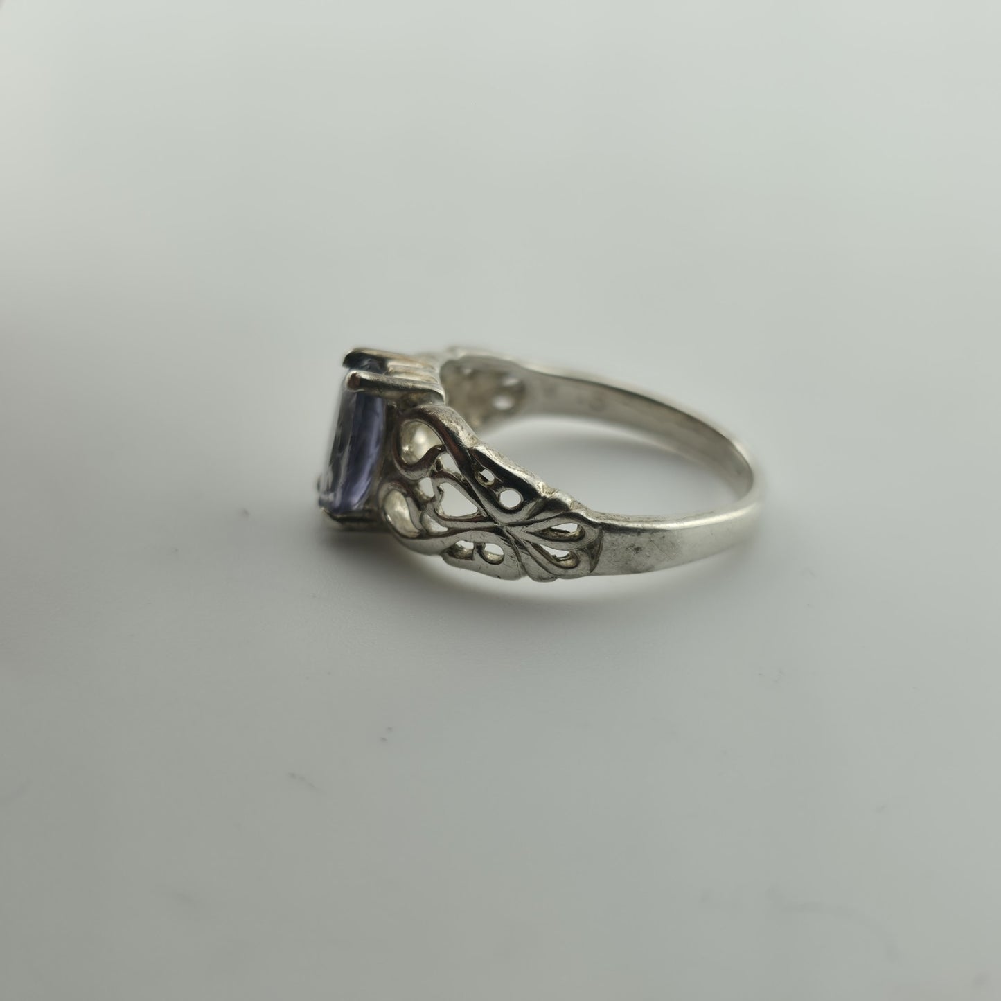 sterling silver Ring Purple amethyst Oval Stone Filigee Open Work Band size 5.25