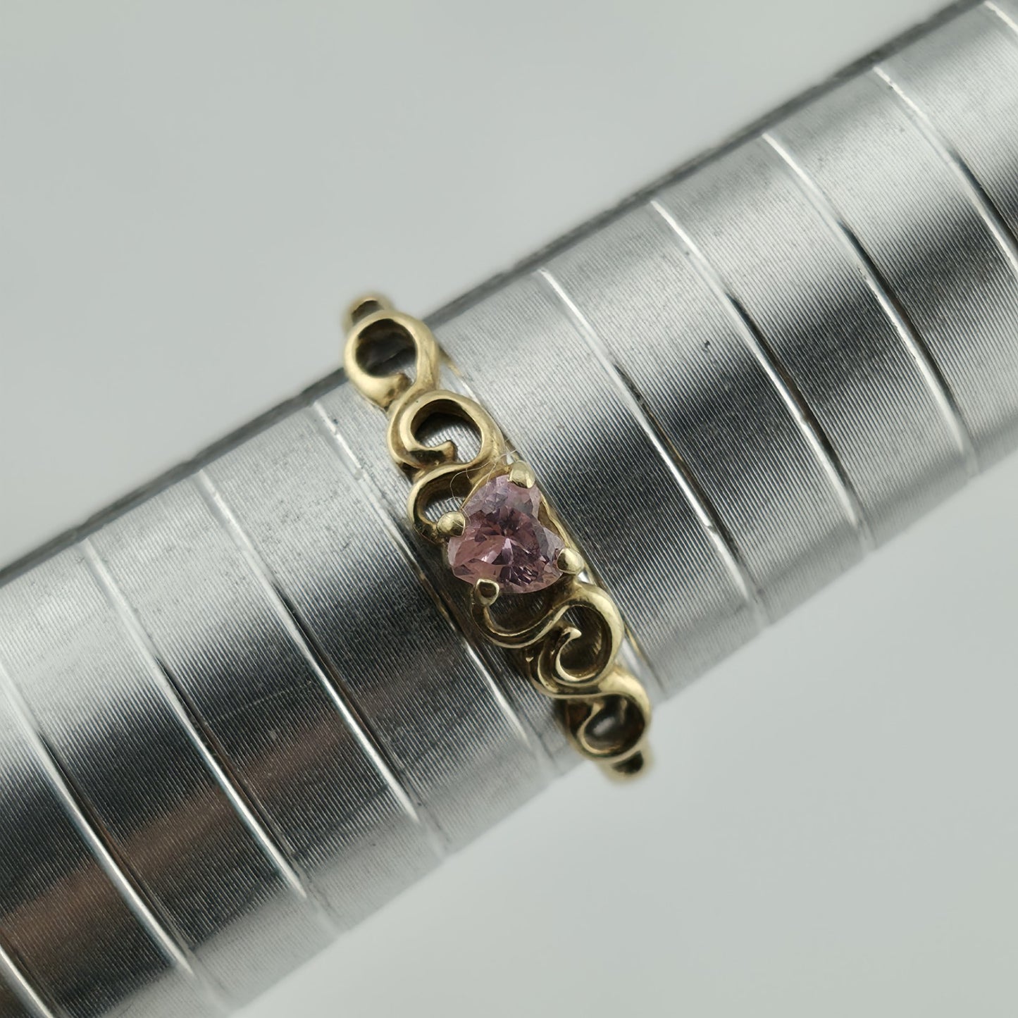 10K Yellow Gold Ring Heart Shaped Pink CZ Stone Size 7.5 1g Vintage