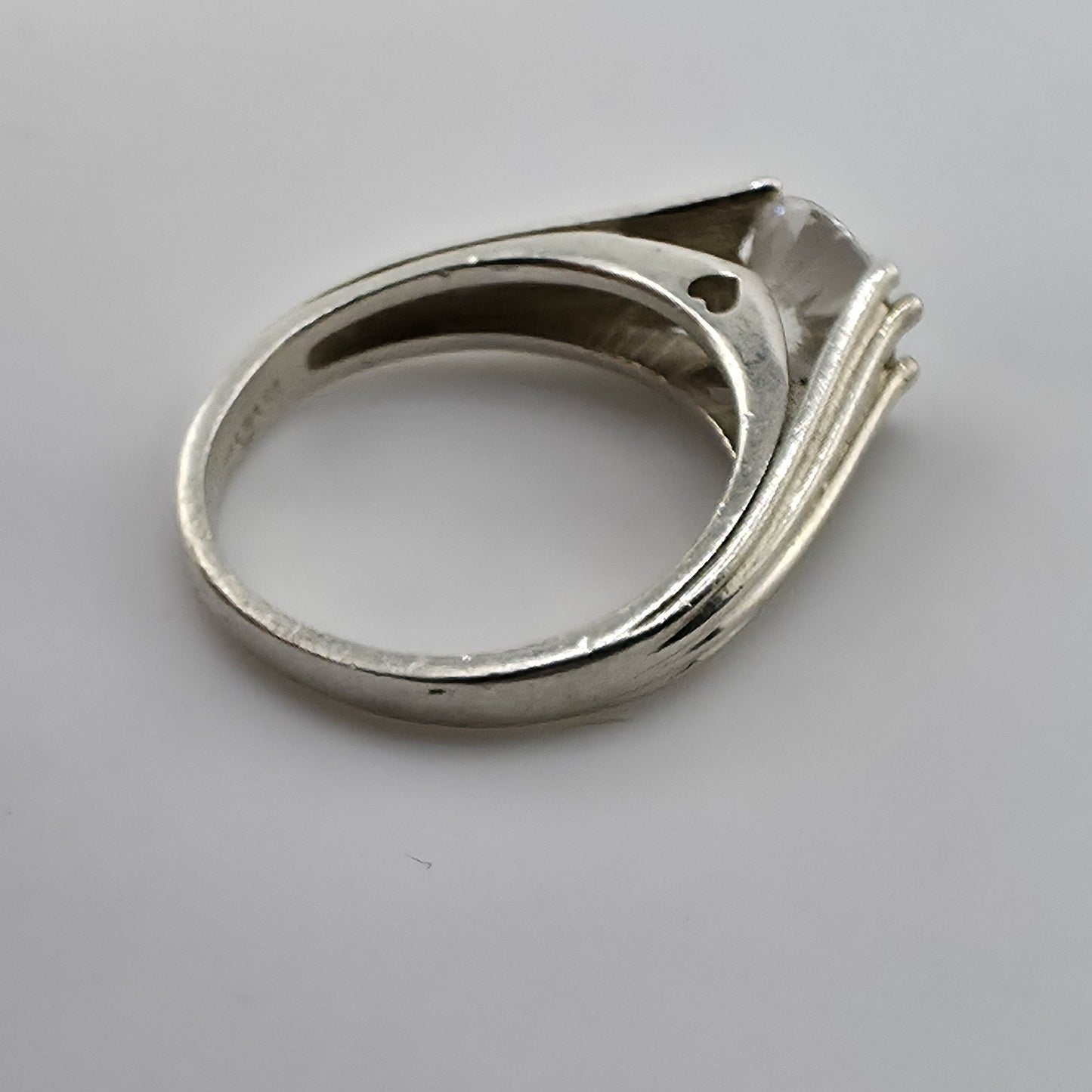 Sterling Silver 925 CZ Solitaire Ring Round Stone Modern Band Size 8.75 Heart