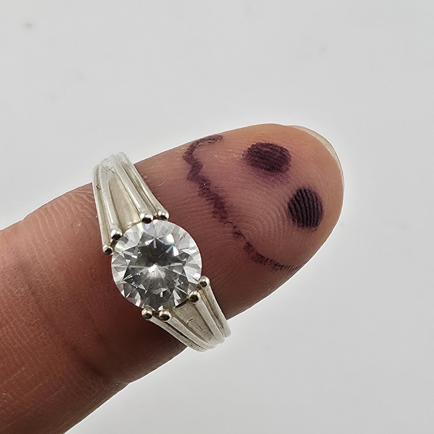 Sterling Silver 925 CZ Solitaire Ring Round Stone Modern Band Size 8.75 Heart