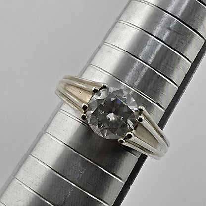 Sterling Silver 925 CZ Solitaire Ring Round Stone Modern Band Size 8.75 Heart