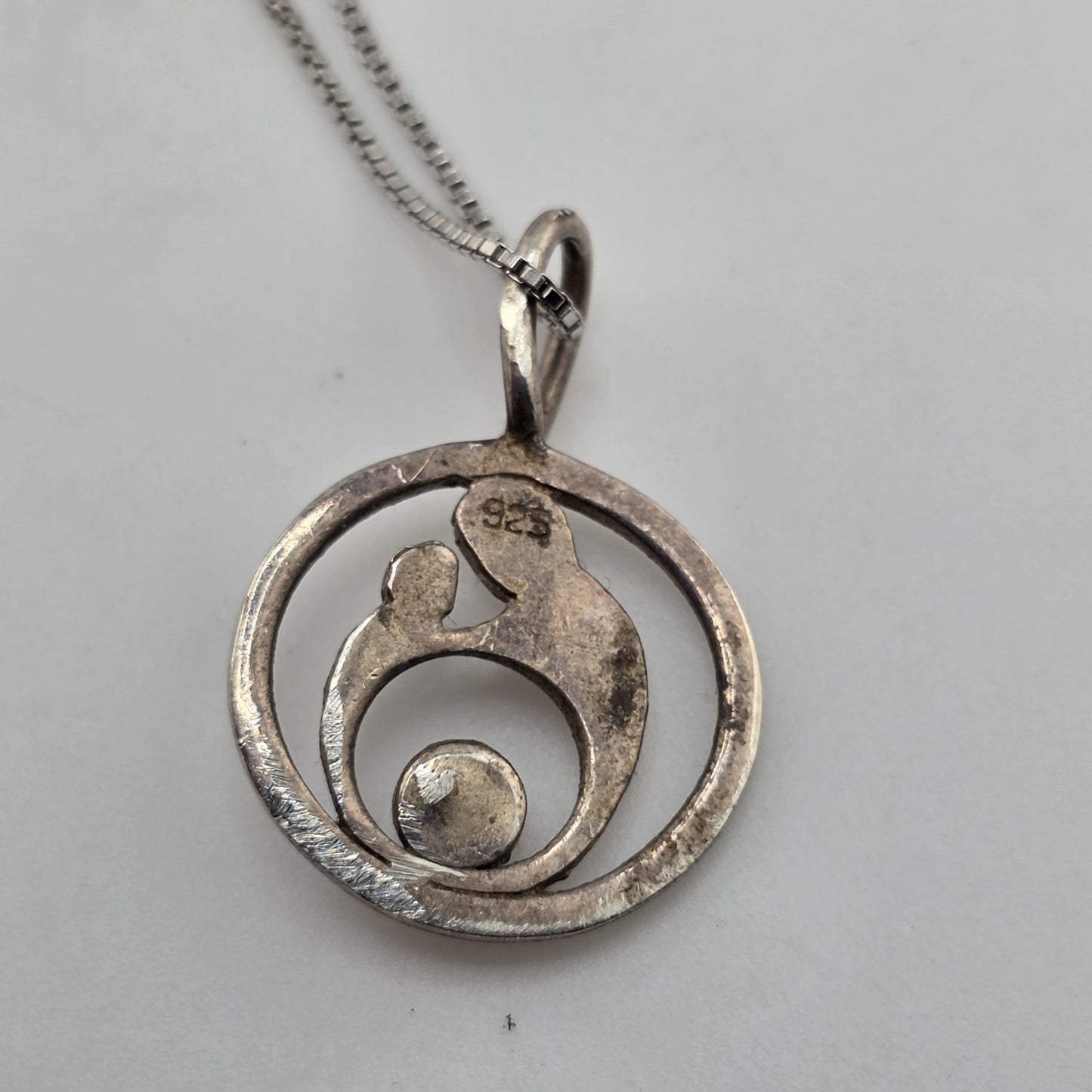 Sterling Silver Mother and Children Pendant 925  Pearl 18in Chain