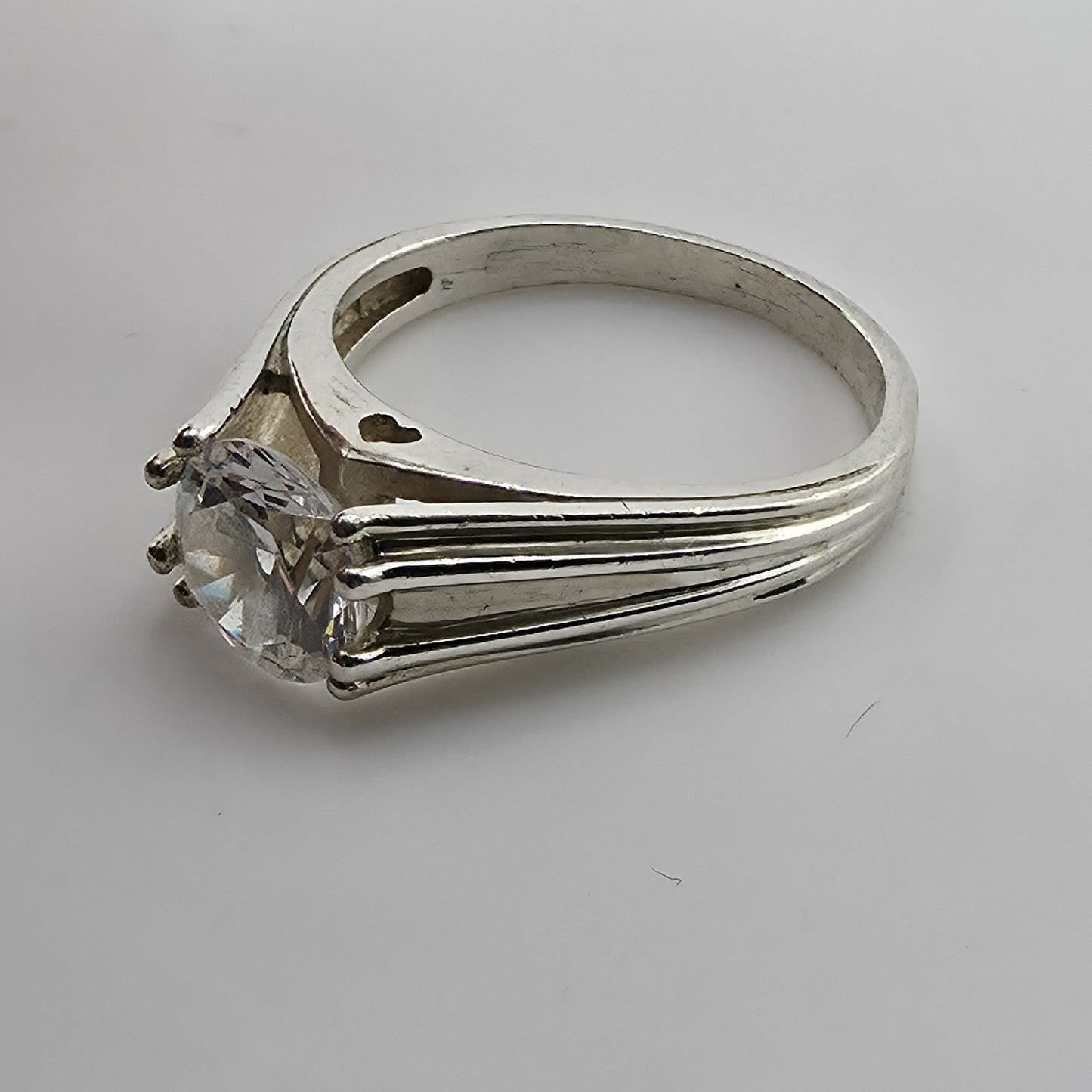 Sterling Silver 925 CZ Solitaire Ring Round Stone Modern Band Size 8.75 Heart