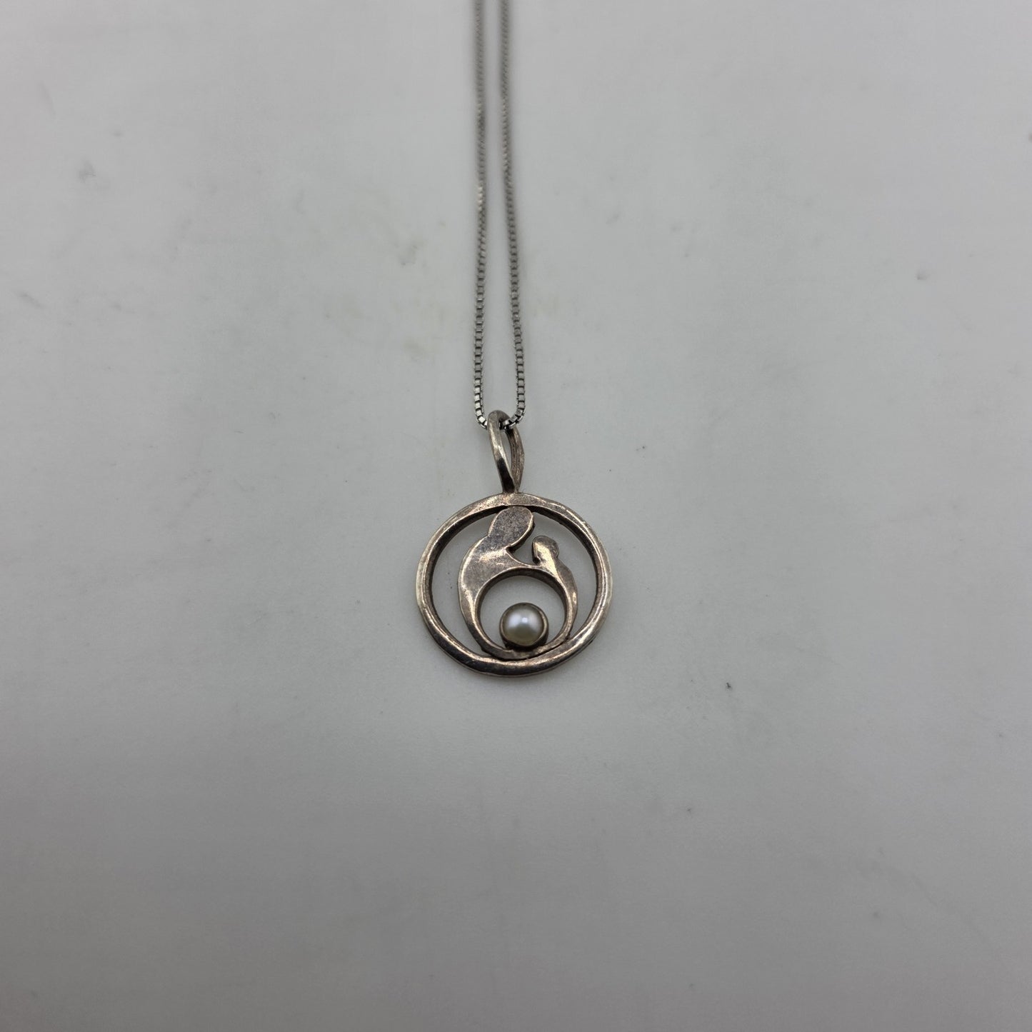 Sterling Silver Mother and Children Pendant 925  Pearl 18in Chain