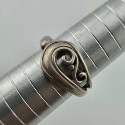 Sterling Silver Ring 925 Thailand Ring Size 9 Vintage Raised scroll  swirl motif