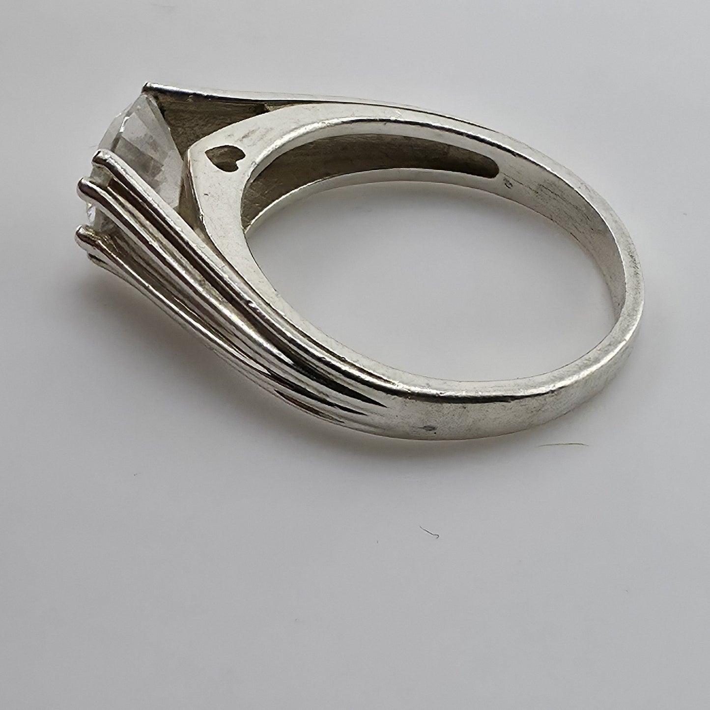 Sterling Silver 925 CZ Solitaire Ring Round Stone Modern Band Size 8.75 Heart