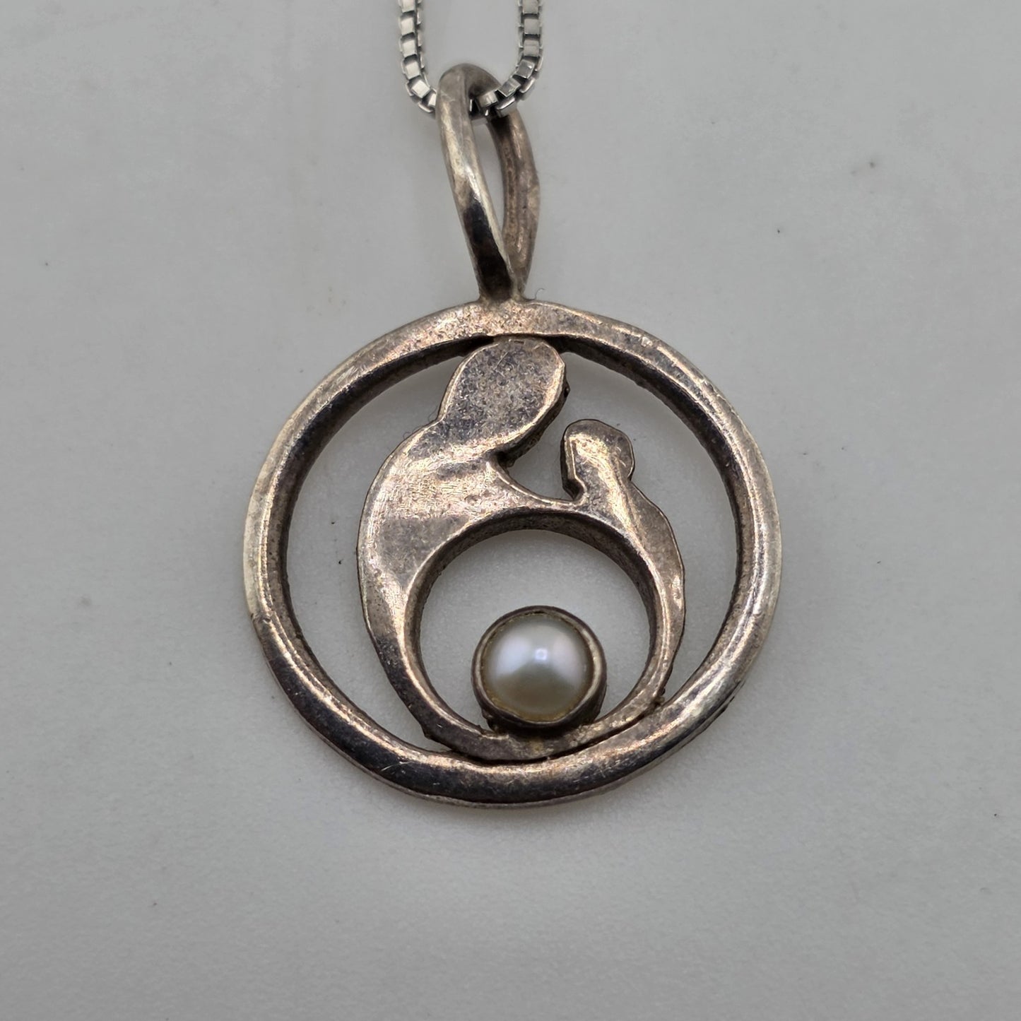 Sterling Silver Mother and Children Pendant 925  Pearl 18in Chain