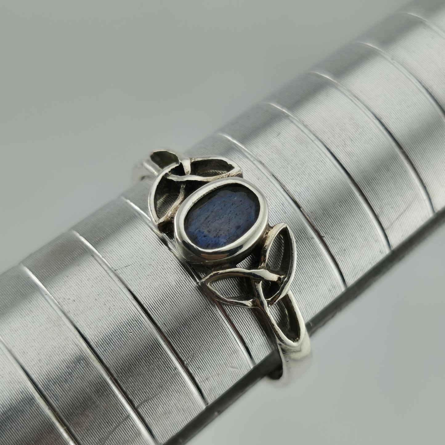 925 Sterling Silver Ring Celtic Trinity Knot Agate Blue Stone Size 8.75