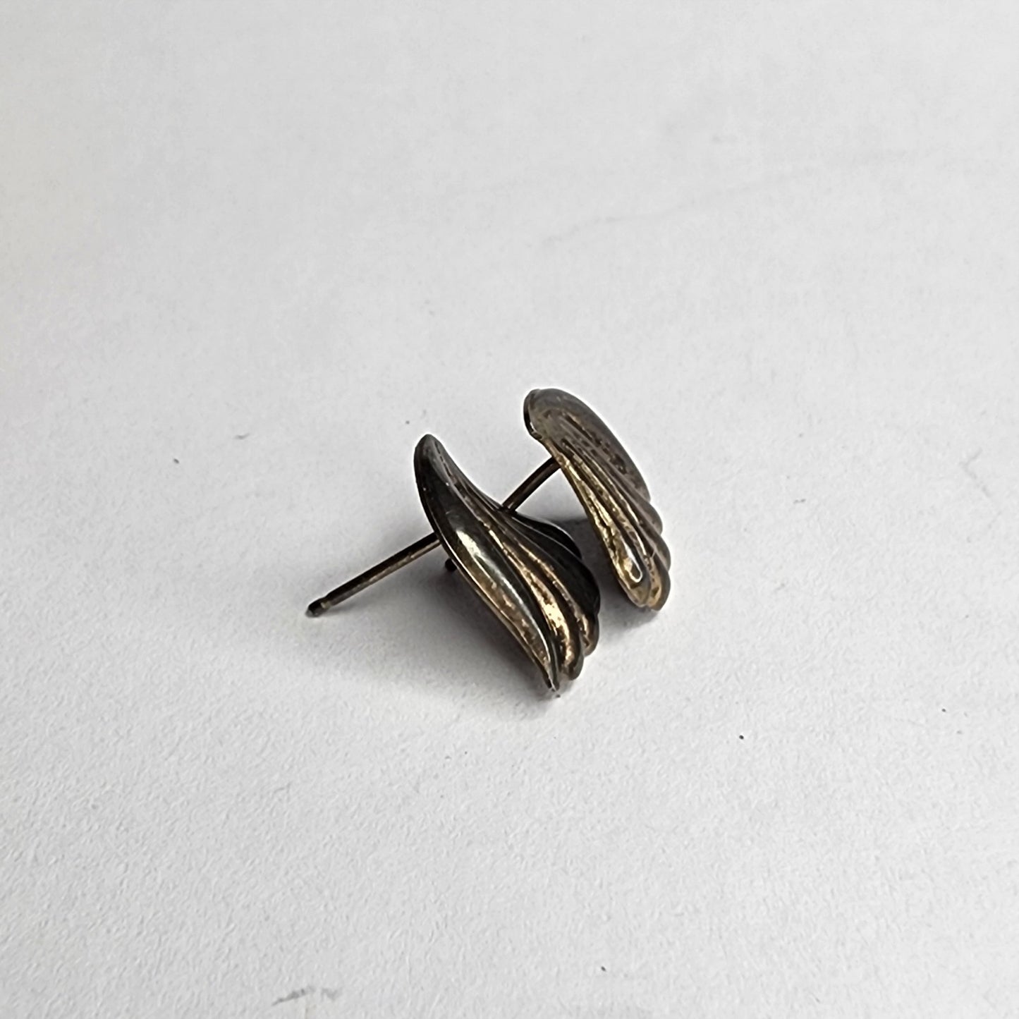 Vintage Sterling Silver 925 Ribbed Curved Fan Wings Triangle Stud Post Earrings