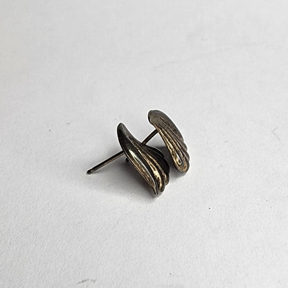 Vintage Sterling Silver 925 Ribbed Curved Fan Wings Triangle Stud Post Earrings