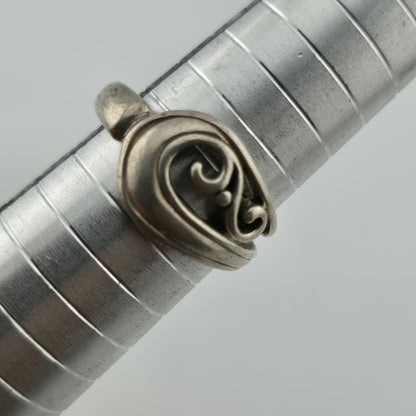 Sterling Silver Ring 925 Thailand Ring Size 9 Vintage Raised scroll  swirl motif